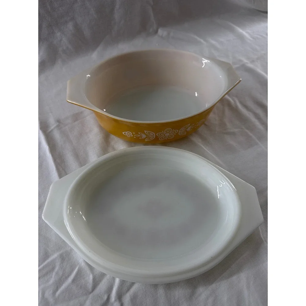 Pyrex Butterfly Gold 043 Oval Casserole Dish with Lid 1.5 QT Yellow Vintage MCM